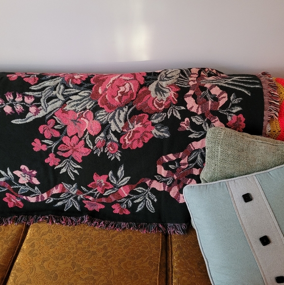 Black pink floral bow knit weave blanket